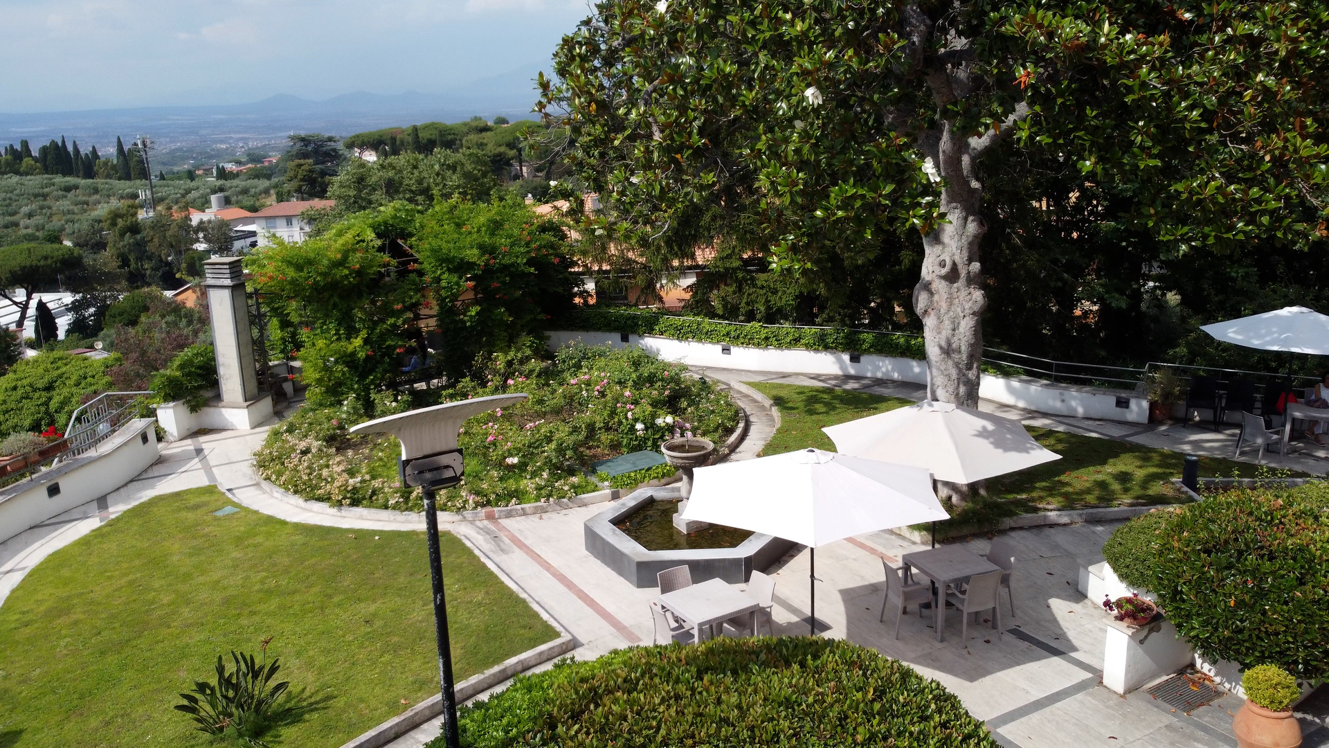 Giardino interno della Casa di Riposo Opera San Carlo di Nancy a Frascati